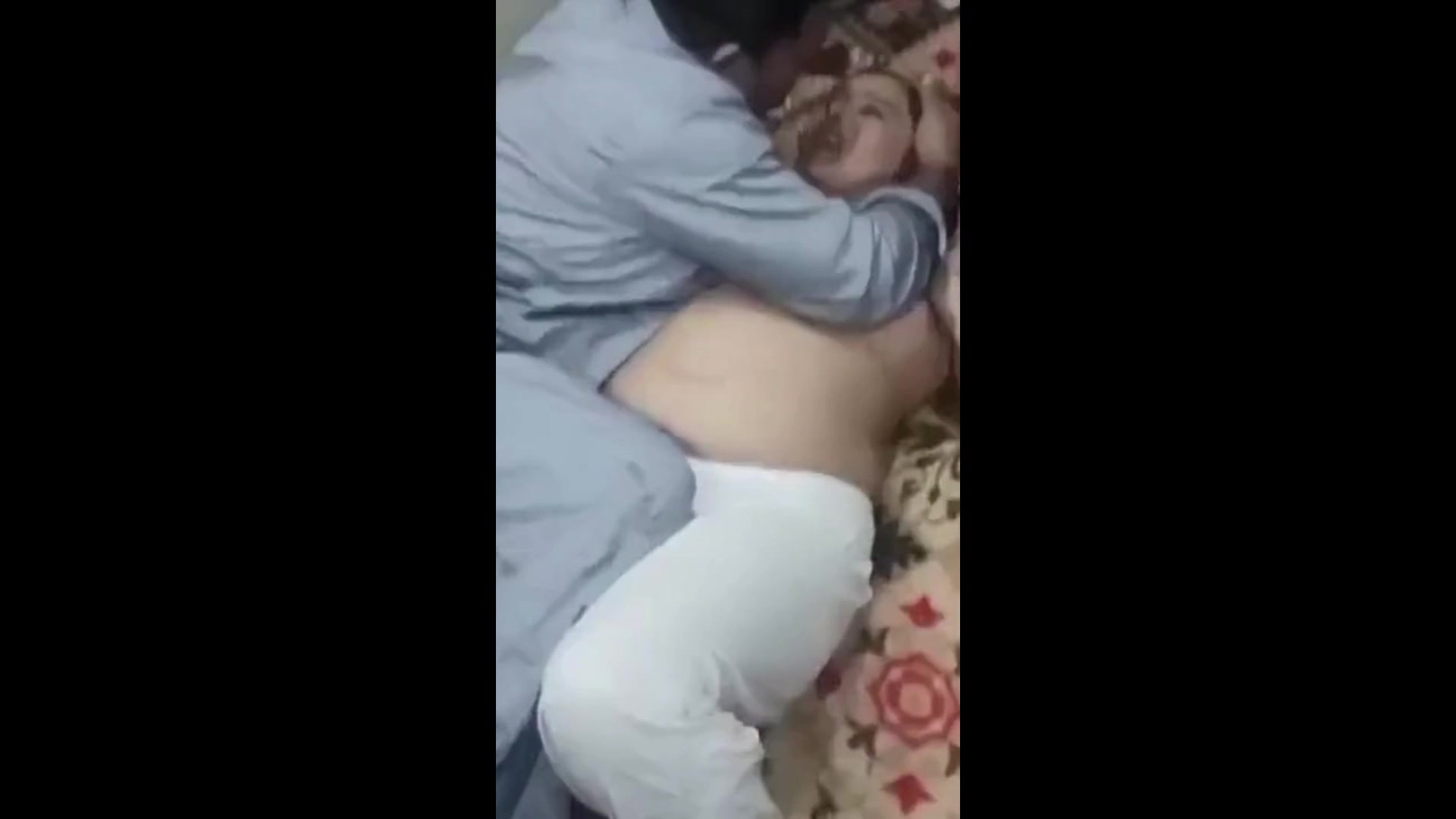 Pakistani Randi Aunty Sex With Customers At Home