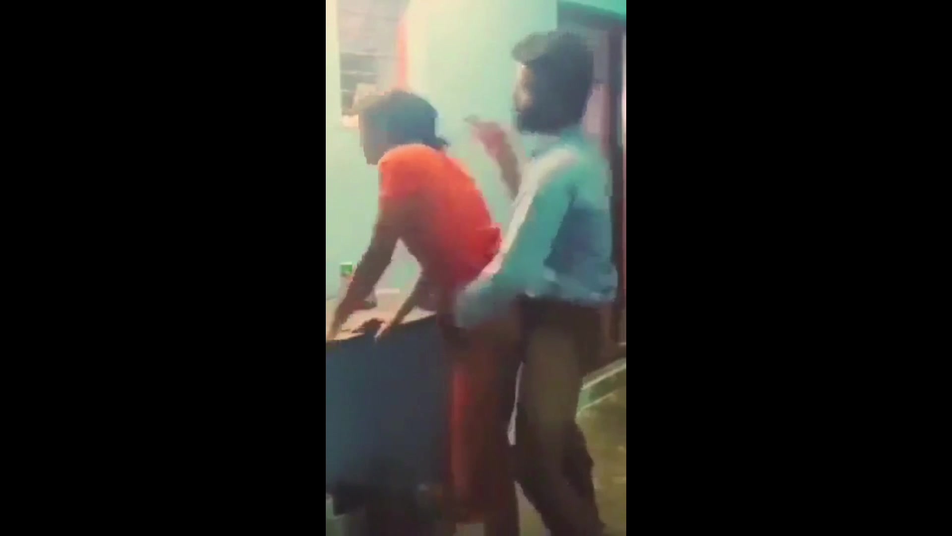 Dost Ki Biwi Akeli Mil Gayi