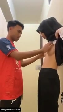 Indonesian, Muslim Girl Give Quick Blowjob In Public Restroom