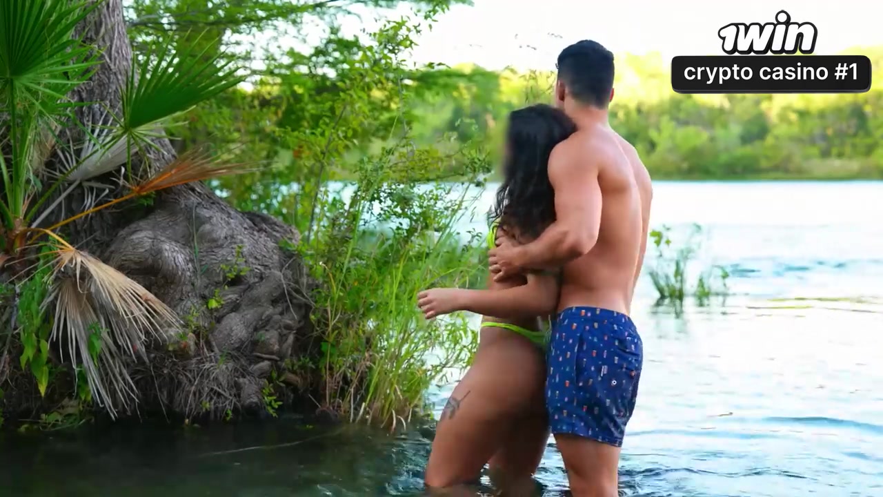 Outdoor sex with a stranger? Brazilian with hefty backside gets creampied in pub