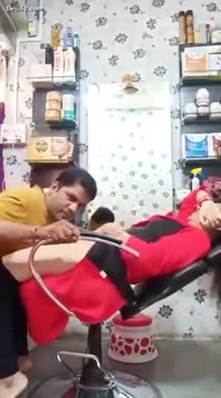 Desi Bhabhi In Beauty Parlour