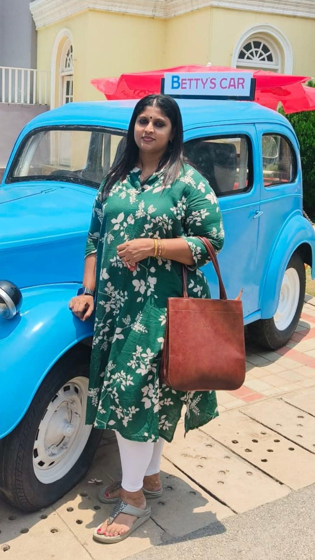 Mallu teacher Sunitha Ganesh gets a jerk tribute