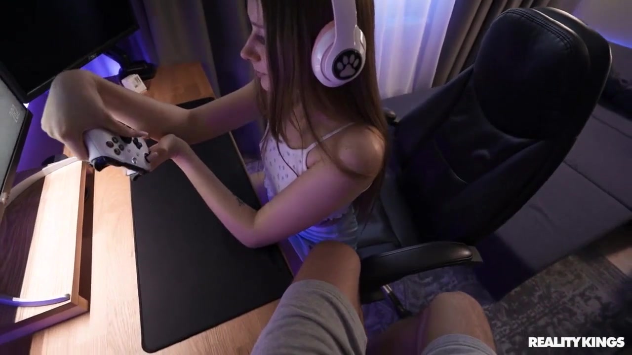 Cute Gamer Girl Analized - Julie Jess