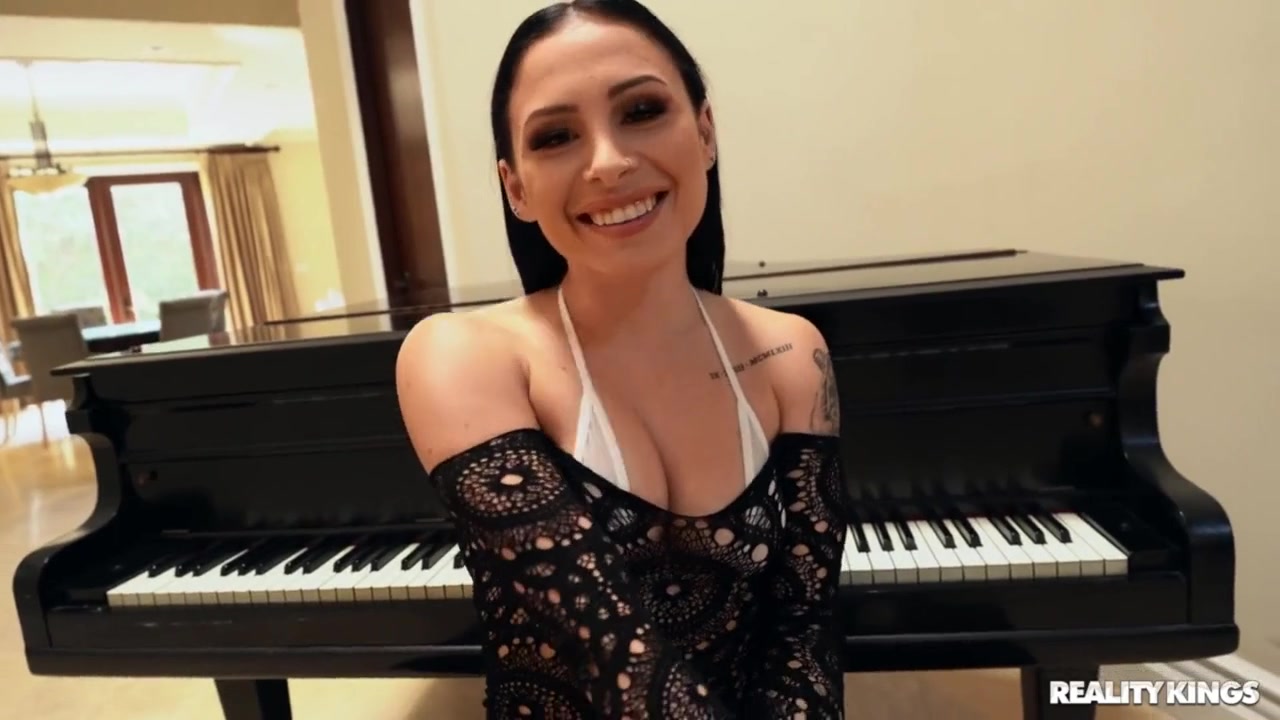 REALITY KINGS Horny Mia Moore Takes Ricky Johnson's BBC With Passion