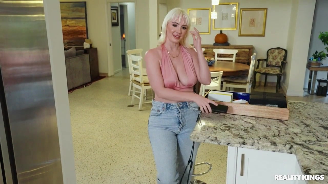 Kinky Stepmother's Dirty Adventure With Black Step Daughter - Kate Dee And Fraya Kennedy