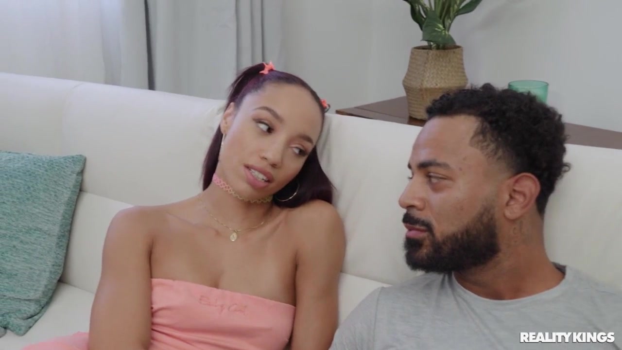 Alexis Tae And Her It But Her Boyfriend Keeps Calling