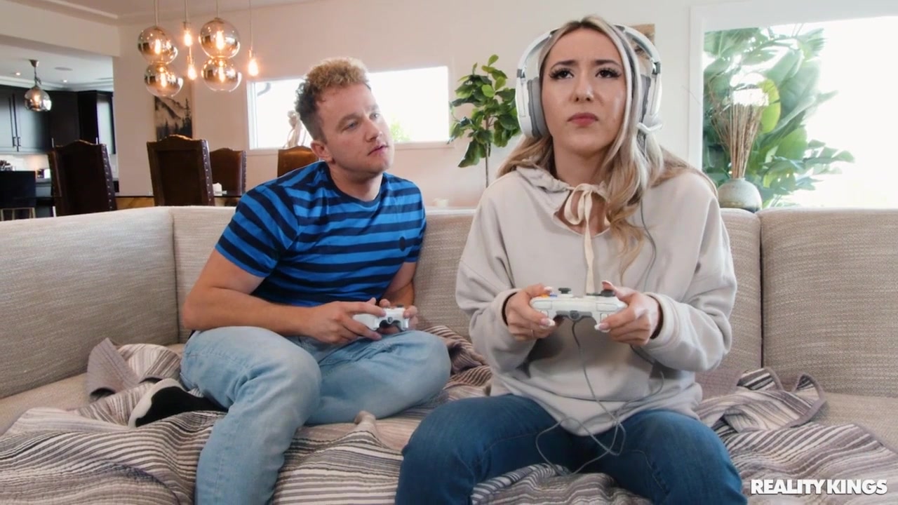 Gamer Girl Gets Cheated On With Angry Roomie! - Heather Honey - Van Wylde