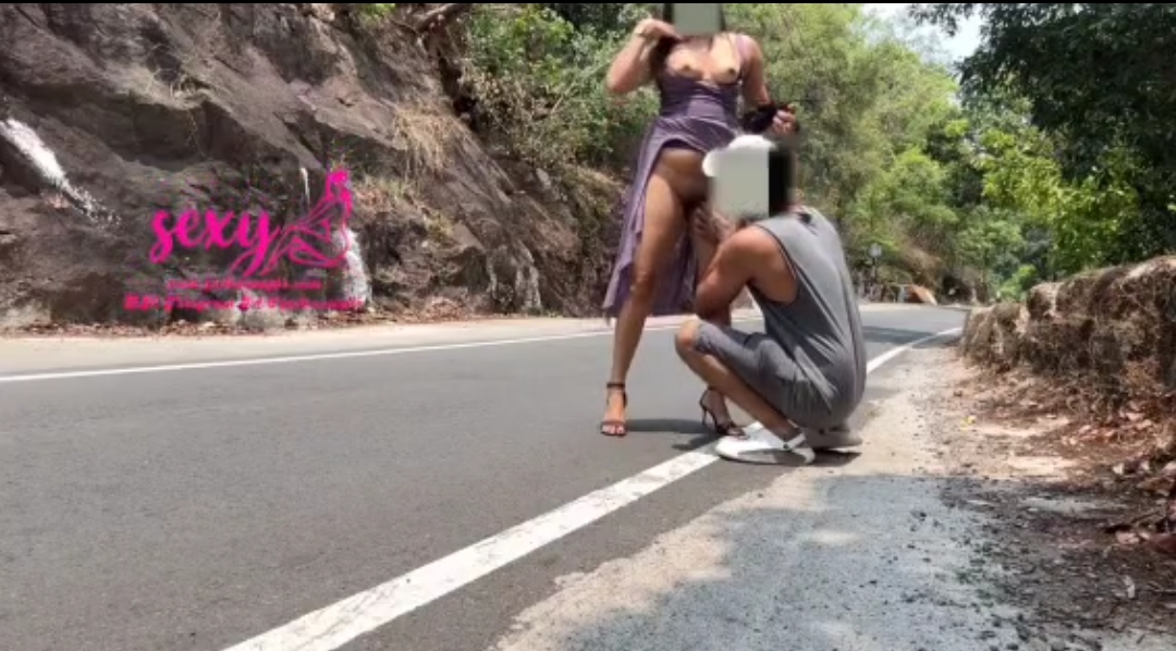 New viral jaslin Couple on road dare video