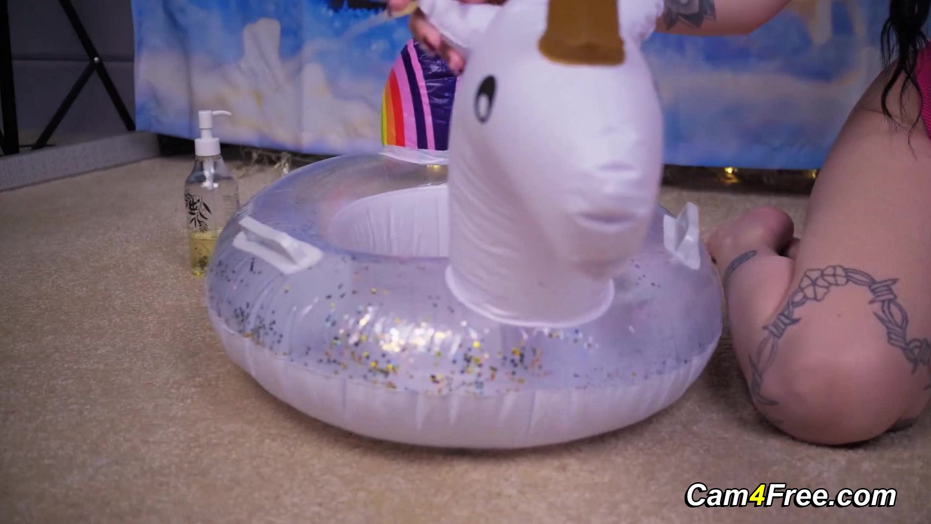 Sexy Babe Pleasures Herself with an Inflatable