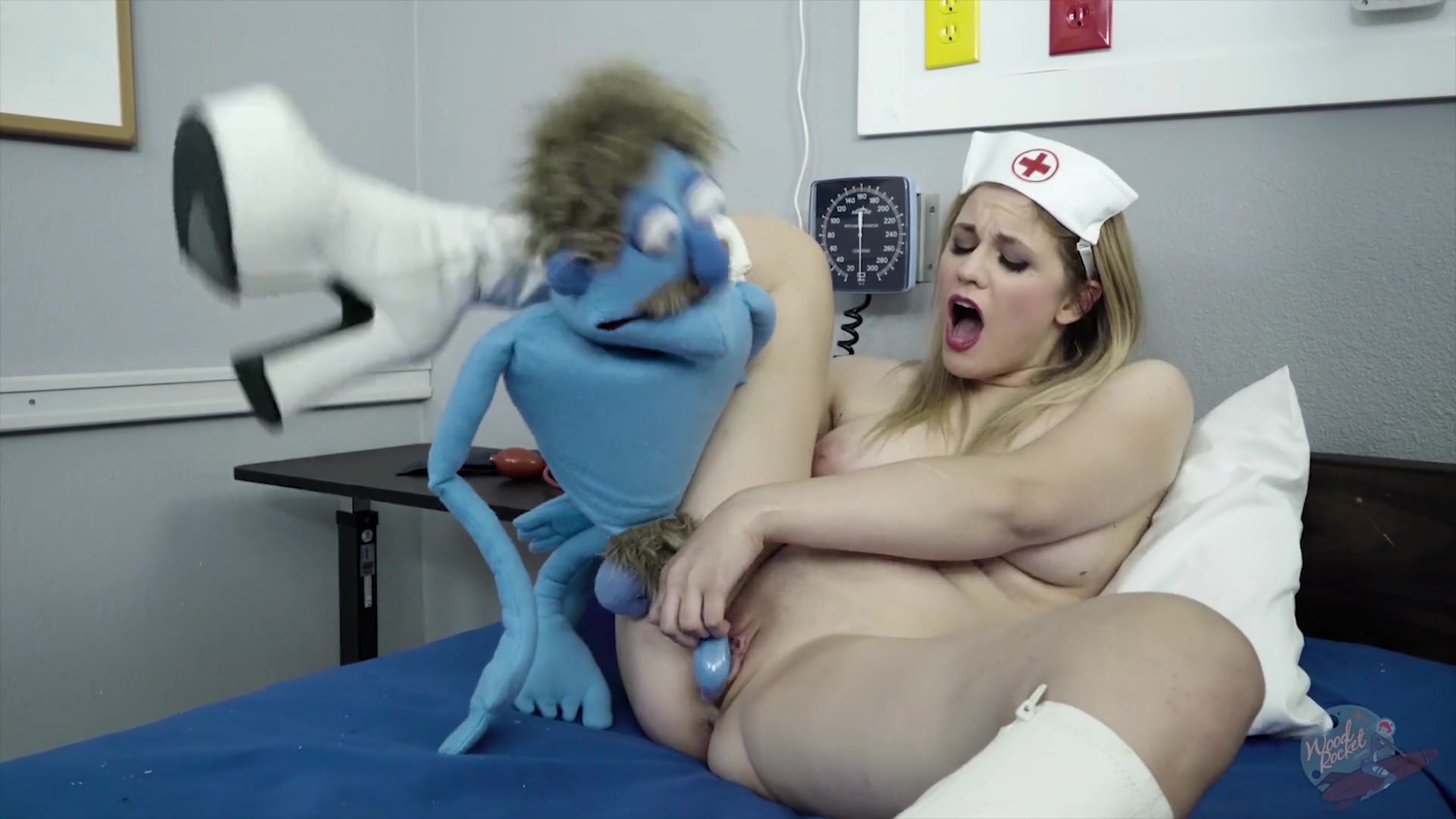 MARLBOROQUEENSEX - SUSTER CABUL & BONEKA PUPPET