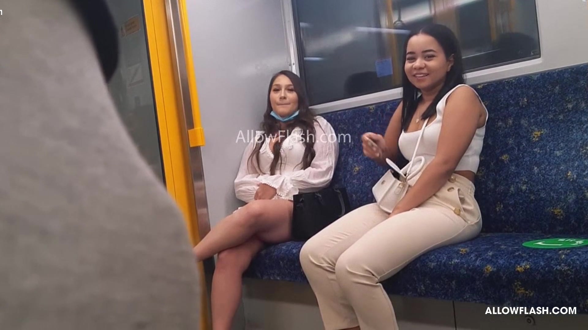 Wow! Friends Liked Looking Bulge Flash Train