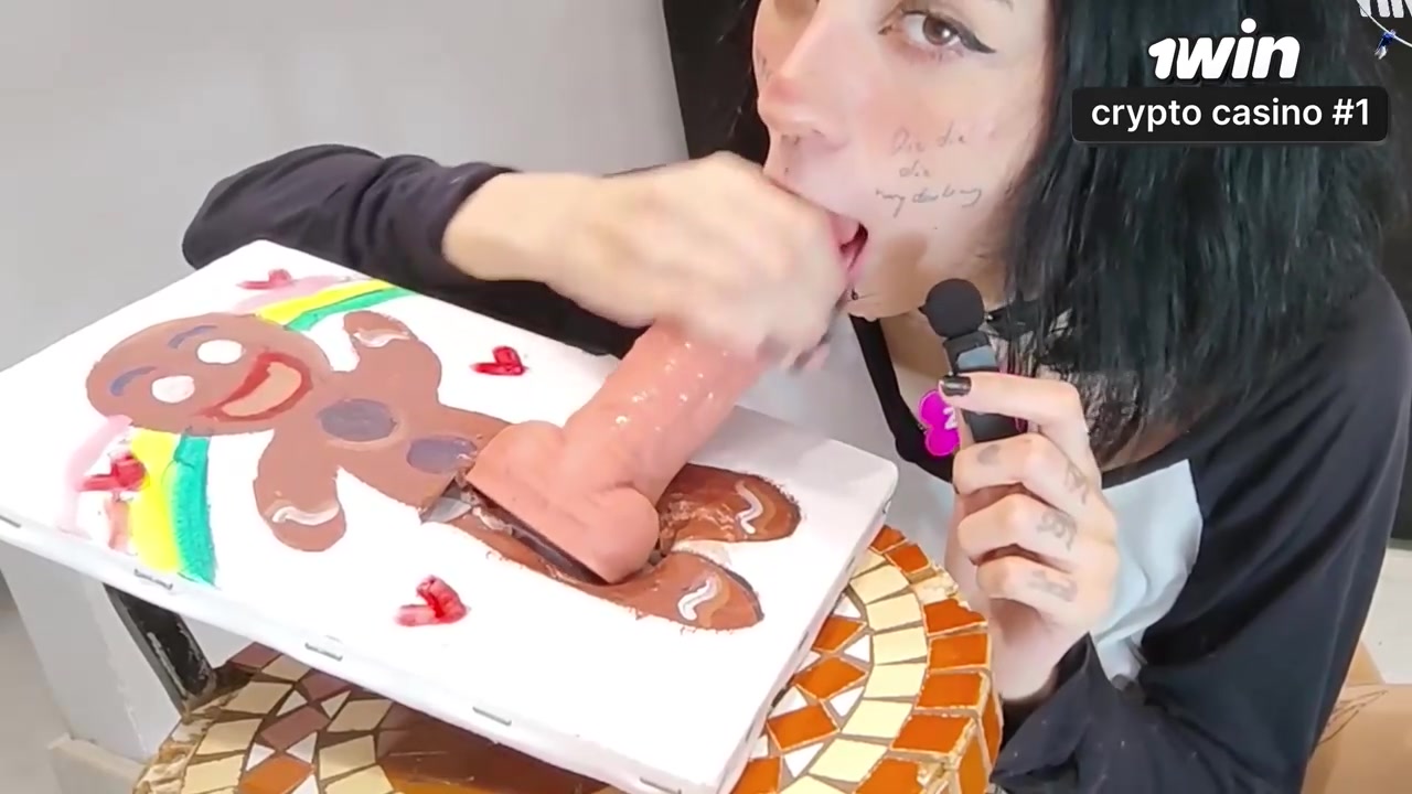 Painting my body! Licking a succulent man rod weirdo cookie