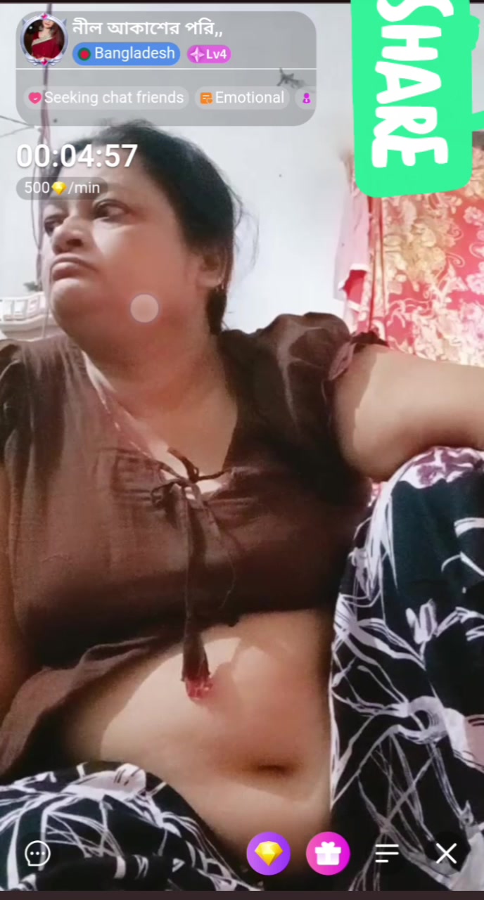 Bangladeshi chubby girl chamet nude show