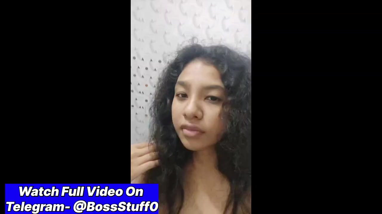 Indian curly hair girl boobs show wali nude selfie banayi