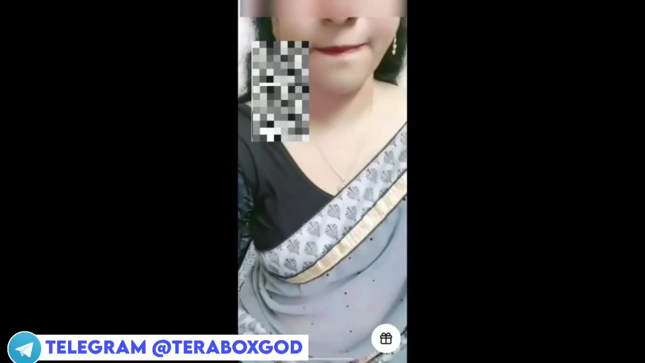 Kannada gori bhabhi juicy boobs dikhayi saree utarkar clip