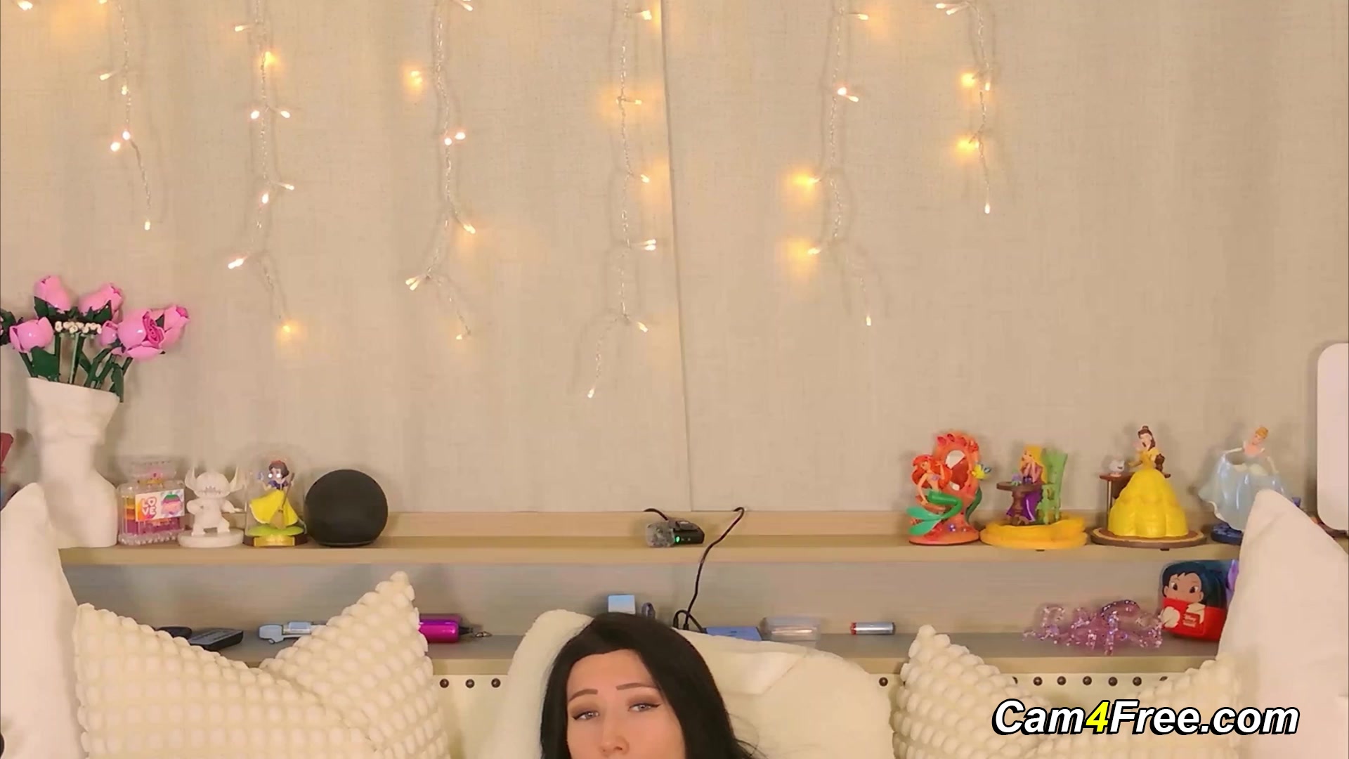 Skinny Babe Squirts to a Wet Finish