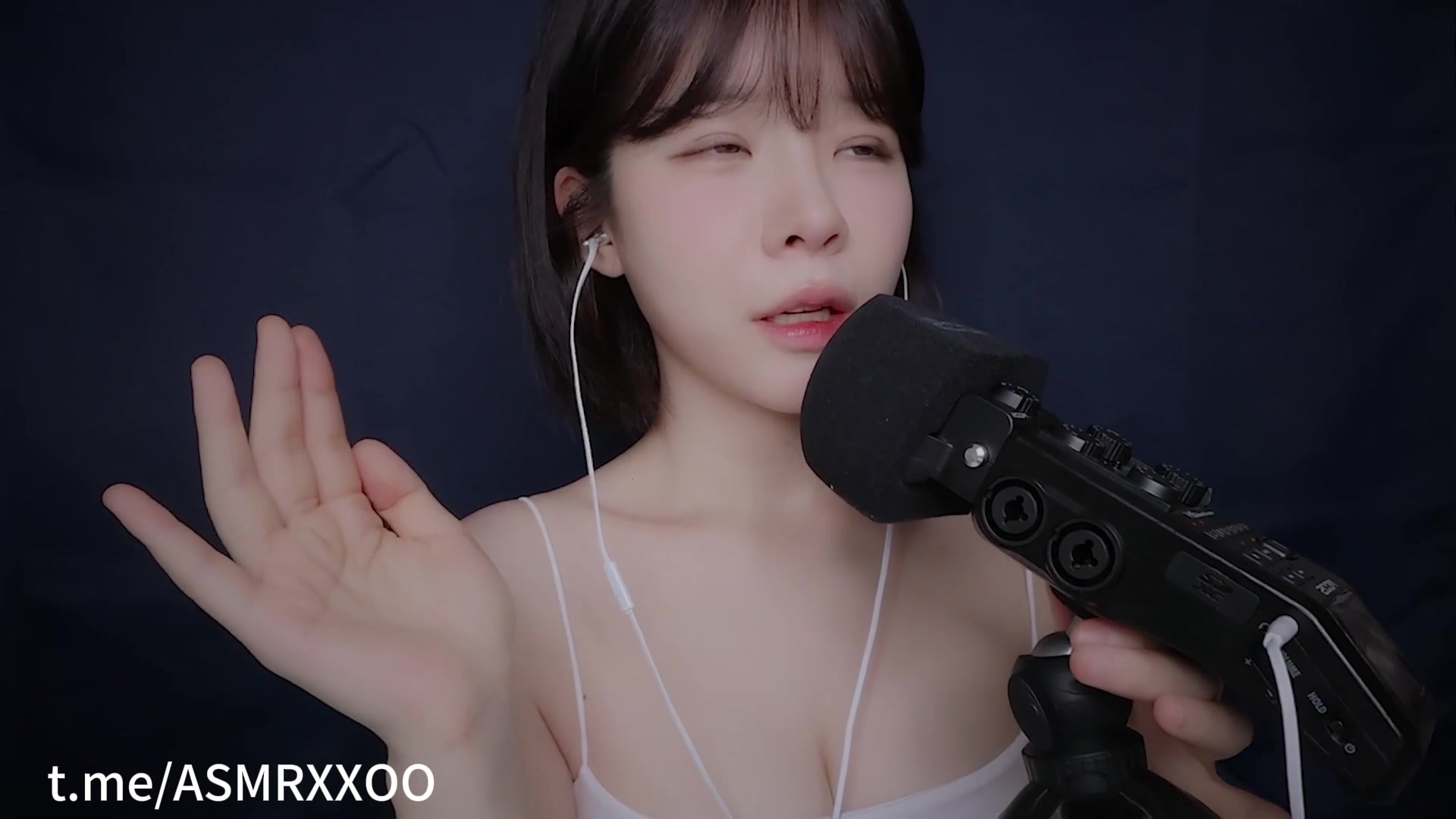 ASMR Yeonchu 吮吸手指