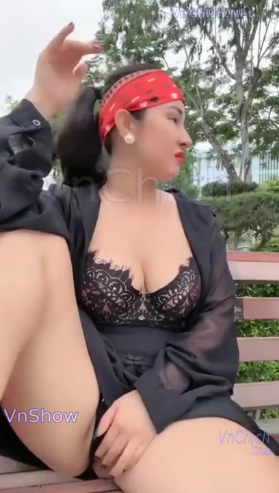 Hà My MMlive Gần Mực Thì đen , Gần Công Viên Thì Public Thủ Dâm Show Lồn Vú Cực Ngon