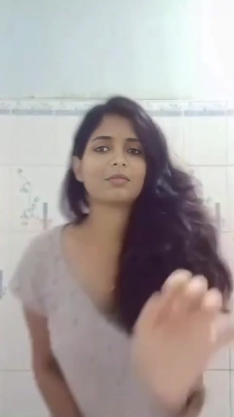 Gouthami reddy manthena removing dress and showing hot sexy bra in bathroom video leaked viral ???