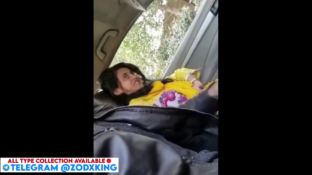 Shy Pakistani Hindu Girl in Yellow Suit Blowjob in Car Shameless mms
