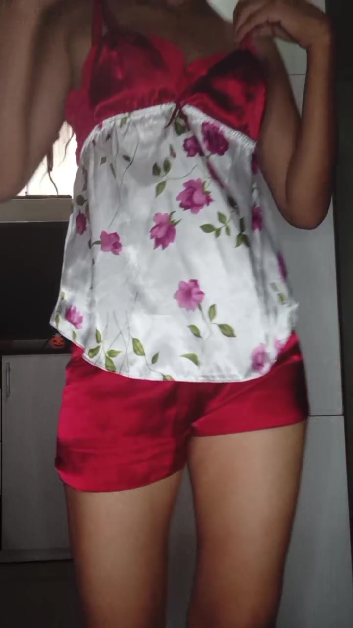 Zorrita caliente con hermosas piernas