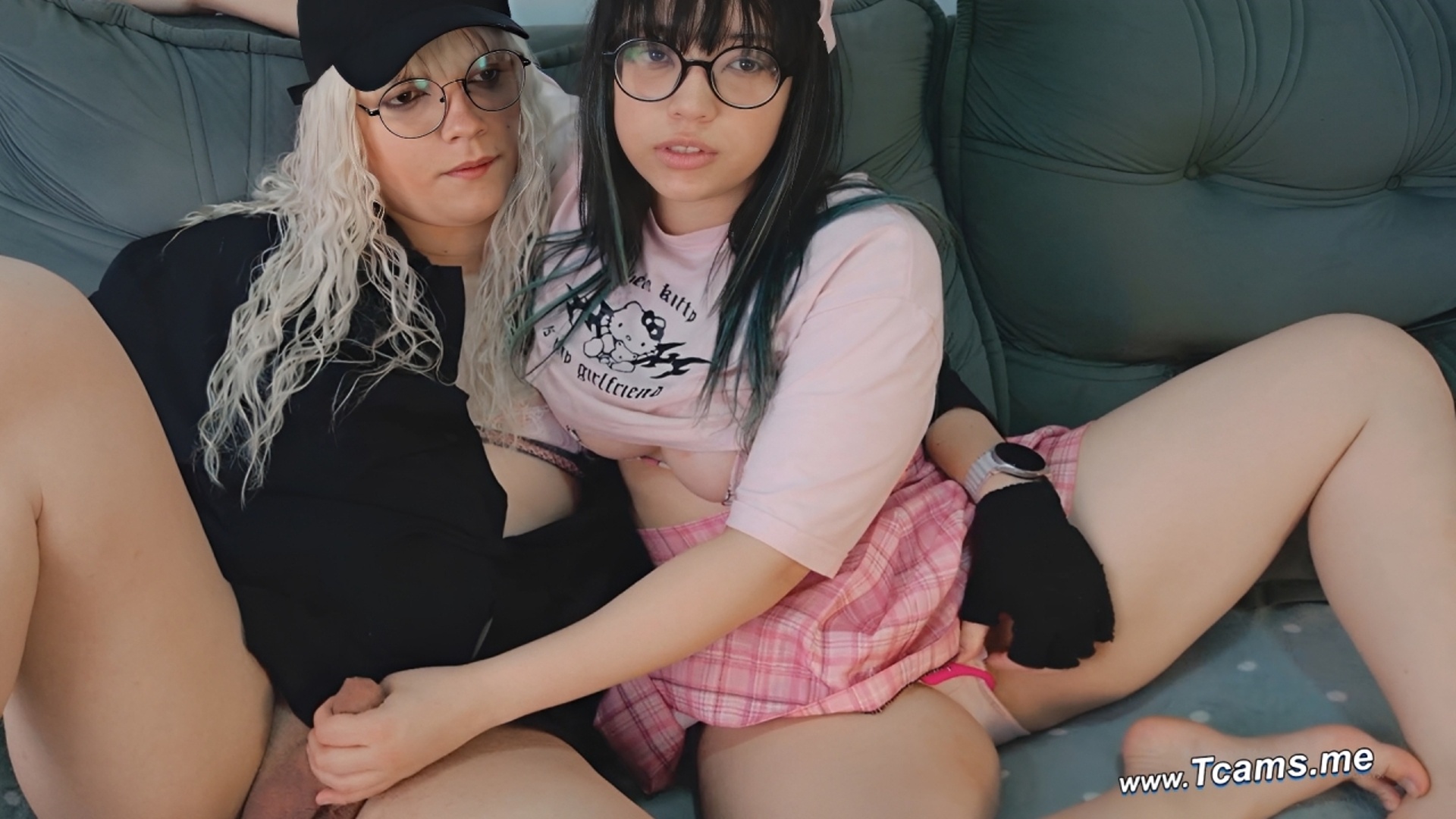 Babe's Sneaky Online Date Handjob with Trans GF
