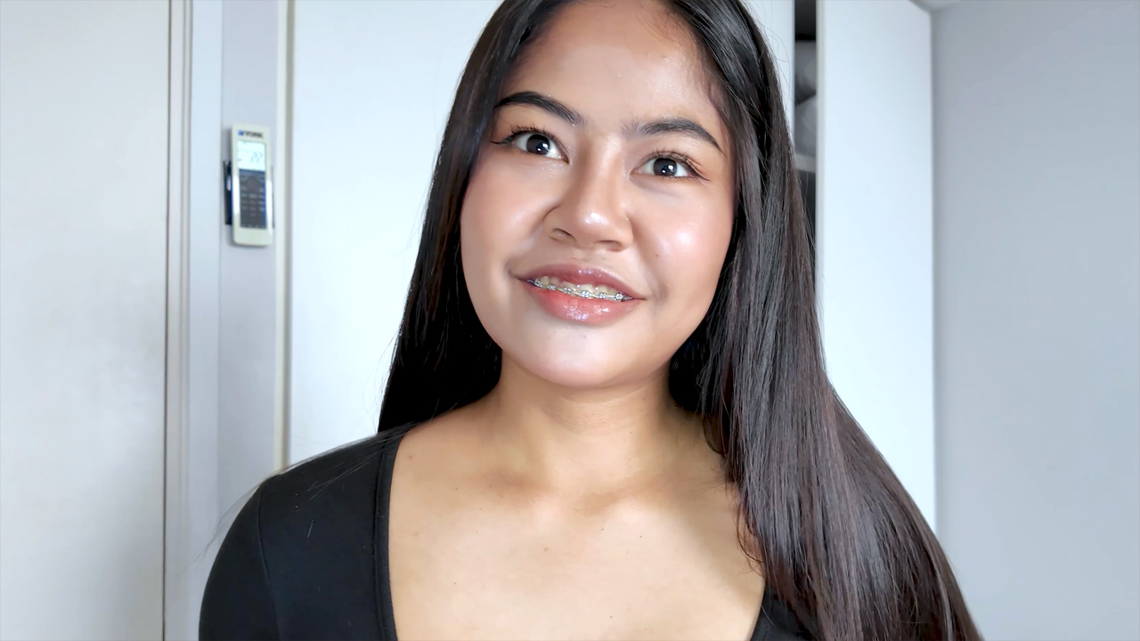 Petite Thai teen GoGo girl paid to fuck for a short time session