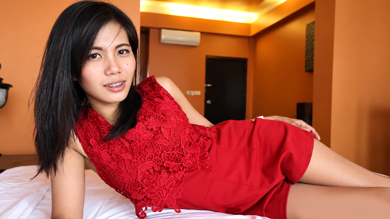 Petite Thai MILF picked up for horny xxx with this white tourist