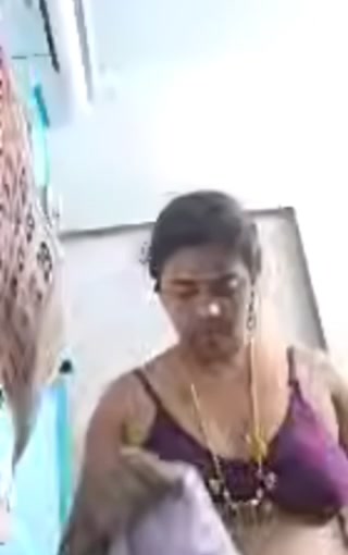 Tamil wife sexy boob show her video call