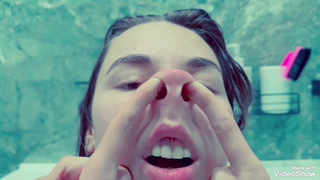 Sexy nose garl