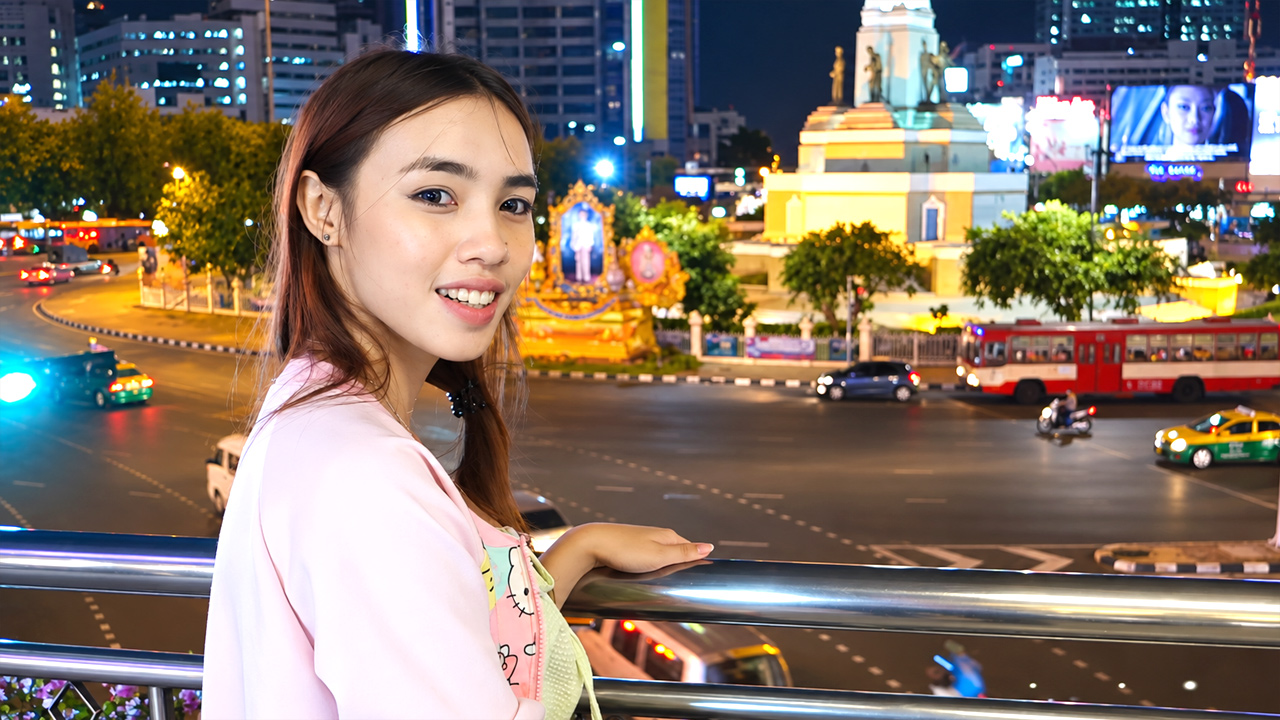 Super hairy pussy Amateur Thai 18yo teen picked up in a mall