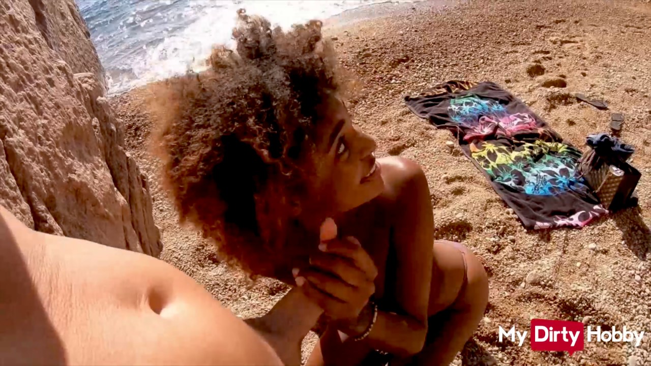 Casual Blowjob On Public Beach With Luna Corazon