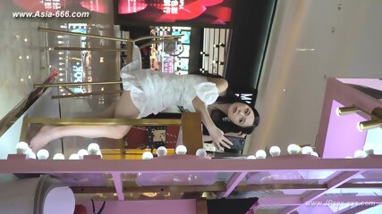 Peeping Chinese Amateur Upskirt.102
